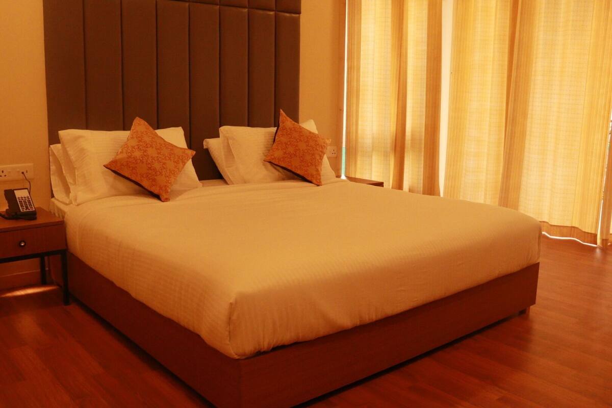 Premium Room | In-room safe, blackout curtains, soundproofing, iron/ironing board