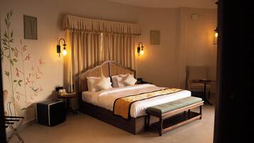 Luxury Cottage, Balcony, Lake View | In-room safe, blackout drapes, soundproofing, iron/ironing board