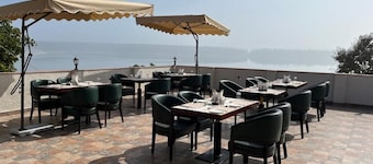 Narwar Lakefront Resort