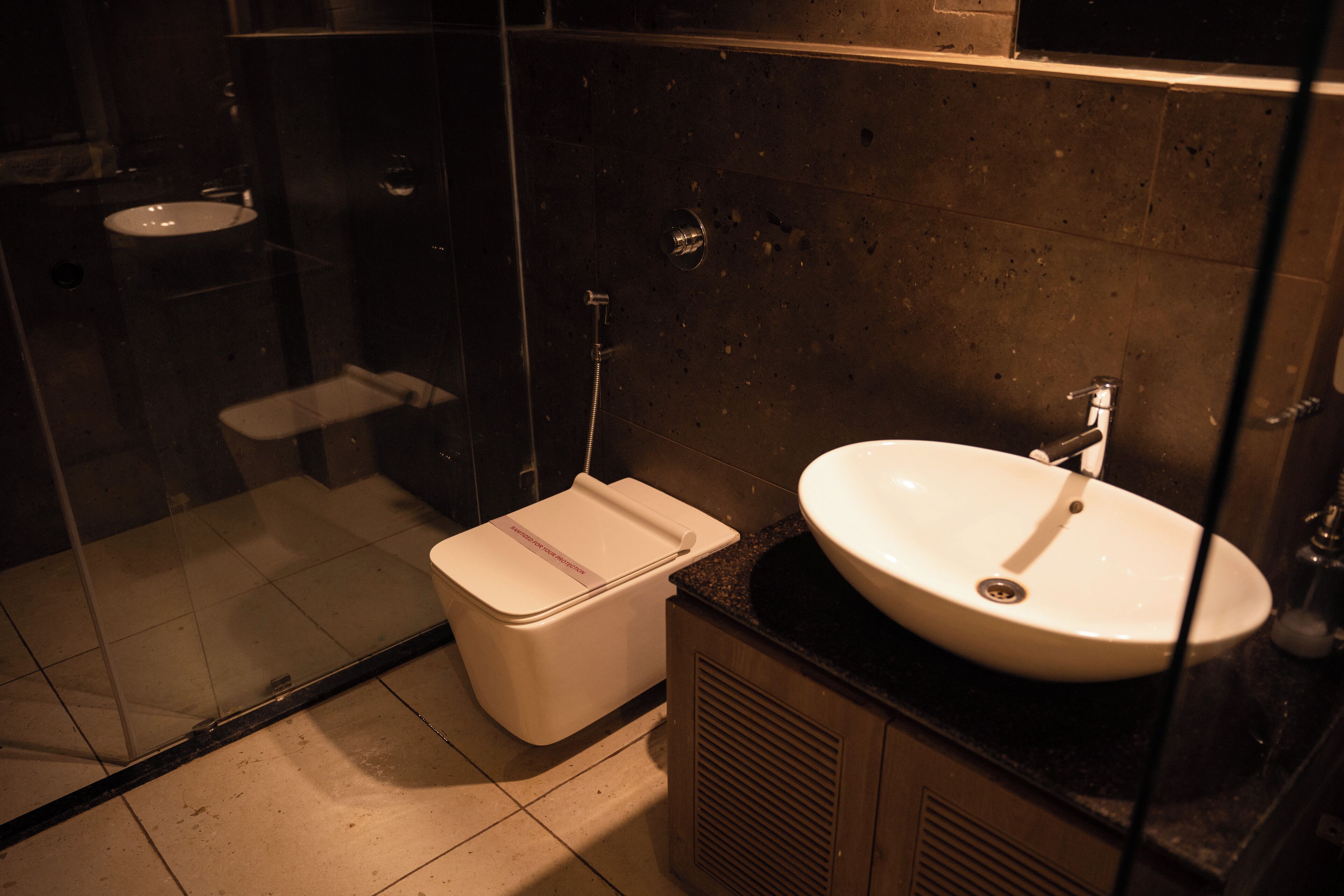 Chambre Double Deluxe, balcon, vue jardin | Salle de bain | Chaussons