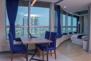 8 bedrooms, WiFi, bed sheets, wheelchair access - The Dawn Suite (Islamabad)