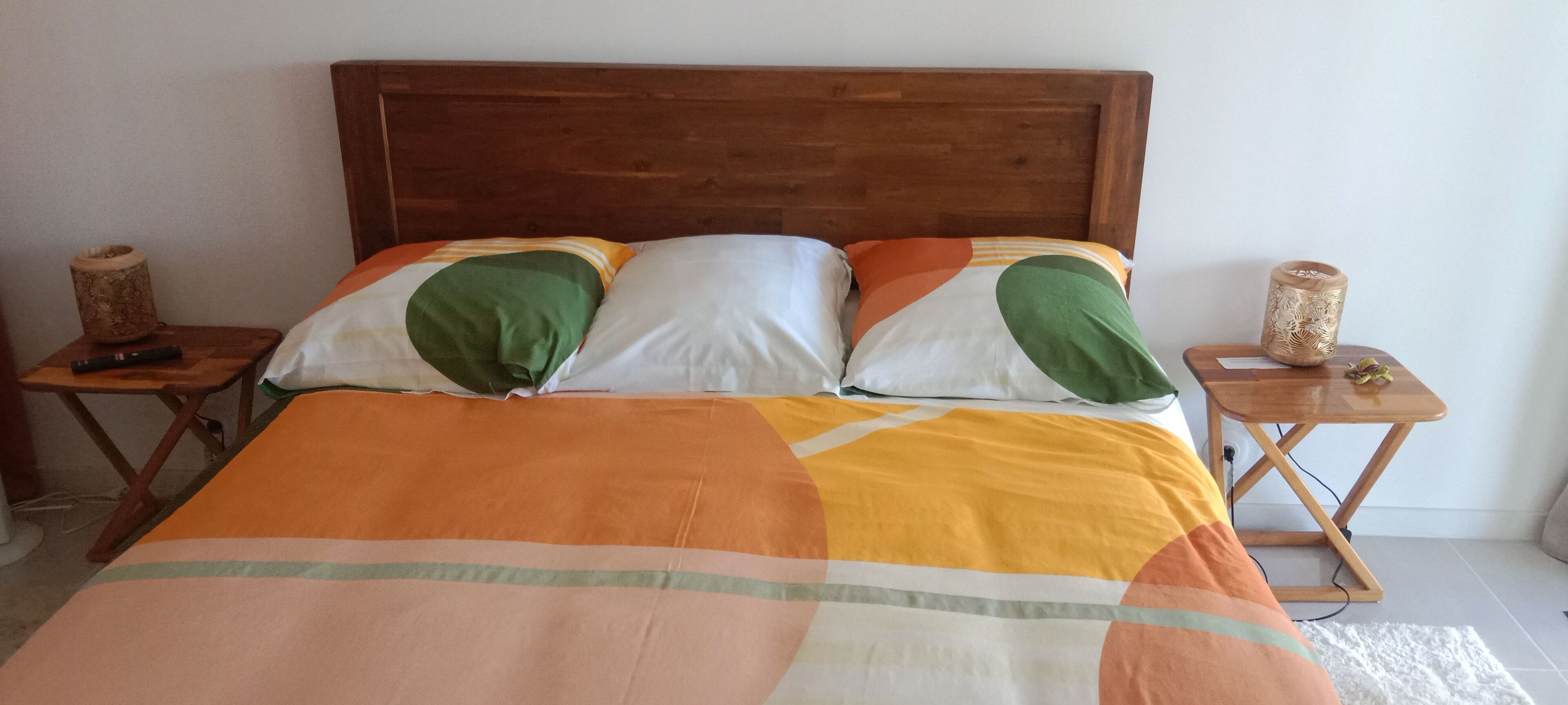 Silitysrauta/-lauta, Wi-Fi, vuodevaatteet