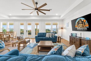 Smart TV - House of Cards  Private pool and private hot tub. Short walk to the beach. (St. George Island)