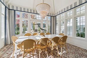 Dining - Carlton Landing-Oxford House (Carlton Landing)