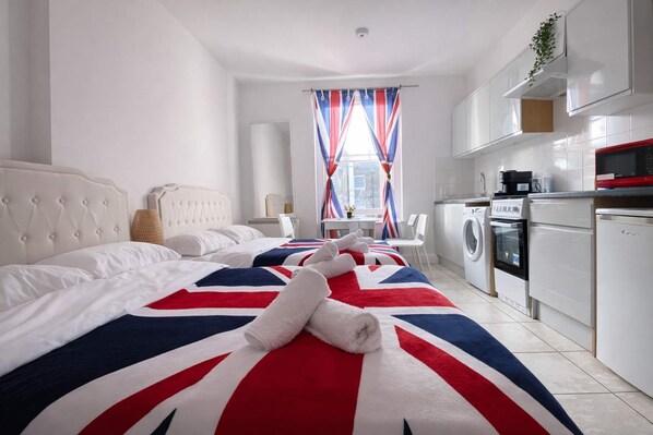 Iron/ironing board, WiFi, bed sheets - British-style (10) Studio in Hyde Park (Greater London)