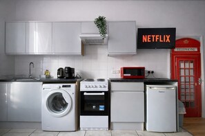 冰箱、微波炉、烤箱、炉灶