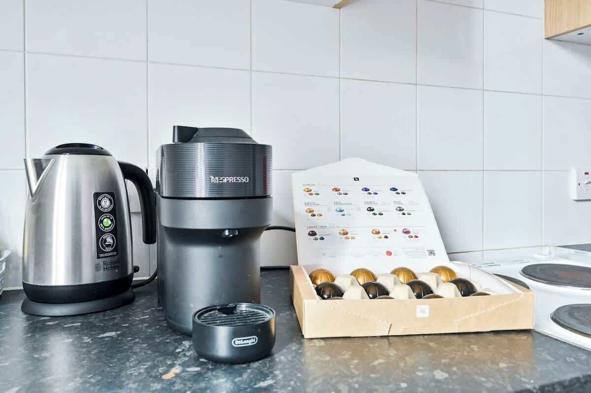 Kaffee und/oder Kaffeemaschine