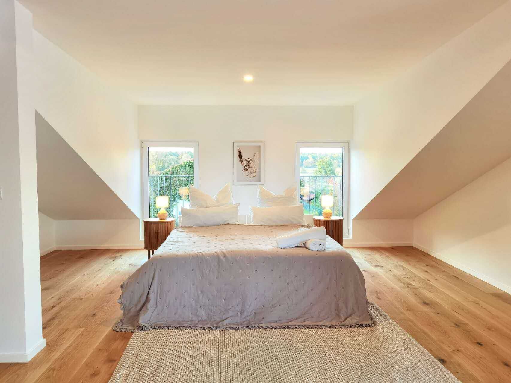 4 bedrooms, iron/ironing board, WiFi, bed sheets