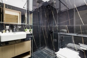 Shower, hair dryer, bidet, towels - Near Community Parks, Convenient Stores, an RTA Bus Stop, And Just Minutes From The Mall (Dubai)