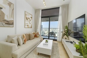 TV - Near Community Parks, Convenient Stores, an RTA Bus Stop, And Just Minutes From The Mall (Dubai)