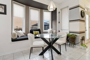 Dining - Milton Serenity Family Home (Milton)