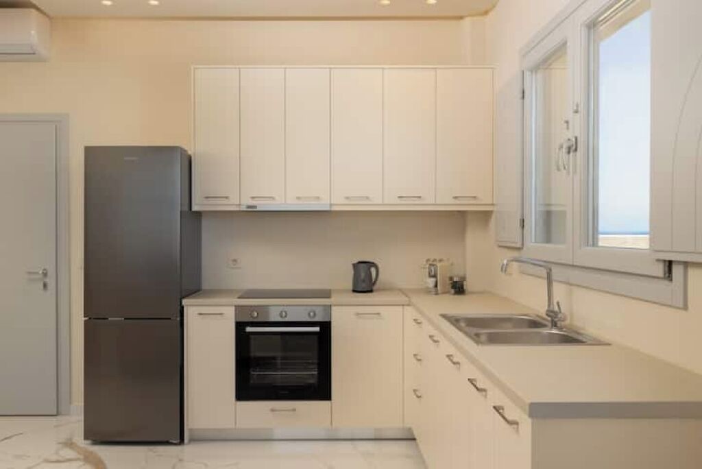 Geladeira, fogão, cooktop, cafeteira/chaleira