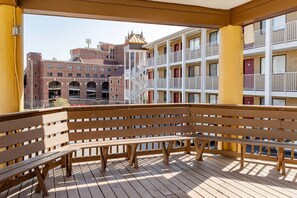 Property grounds - 🏆FSU–Doak Condo | Pool, Fast WiFi & Parking (1) (Tallahassee)