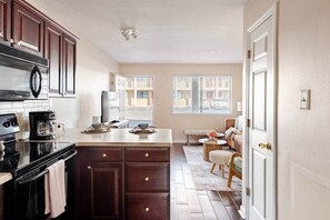 Fridge, microwave, oven, stovetop - 🏆FSU–Doak Condo | Pool, Fast WiFi & Parking (1) (Tallahassee)