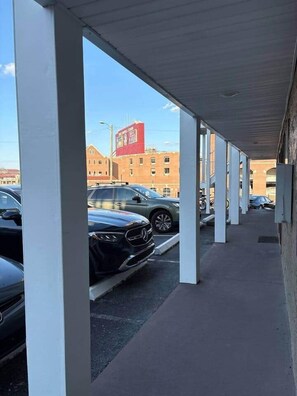 Property grounds - 🏆FSU–Doak Condo | Pool, Fast WiFi & Parking (1) (Tallahassee)