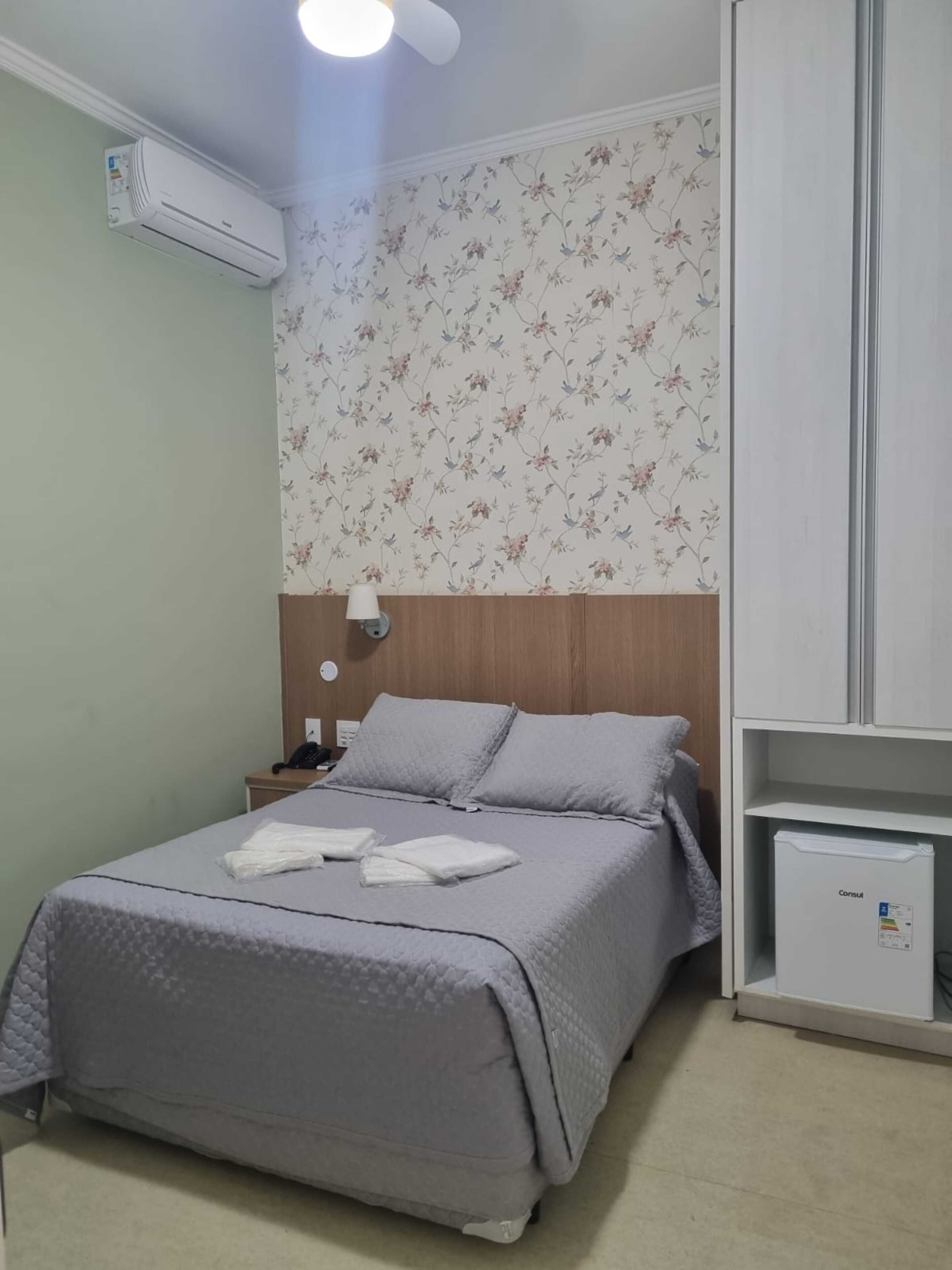 Minibar, desk, free WiFi, bed sheets