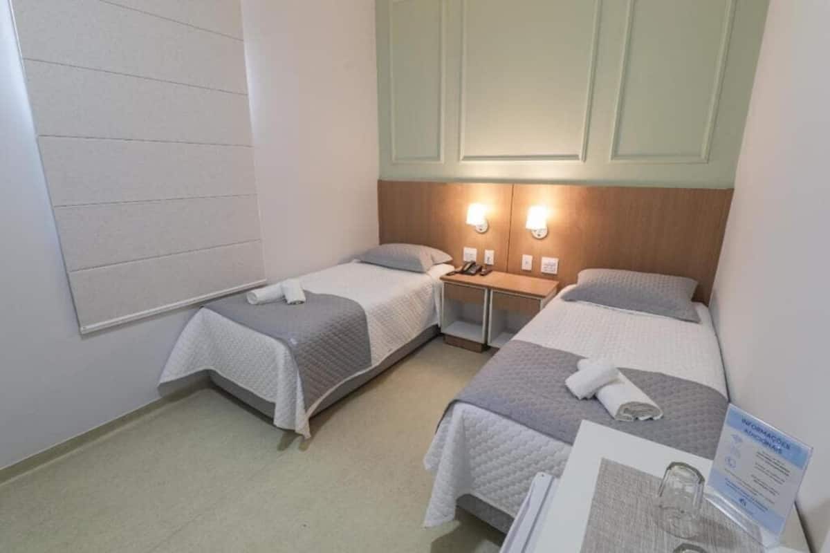 Superior Twin | Minibar, bureau, accès au Wi-Fi (inclus), literie fournie
