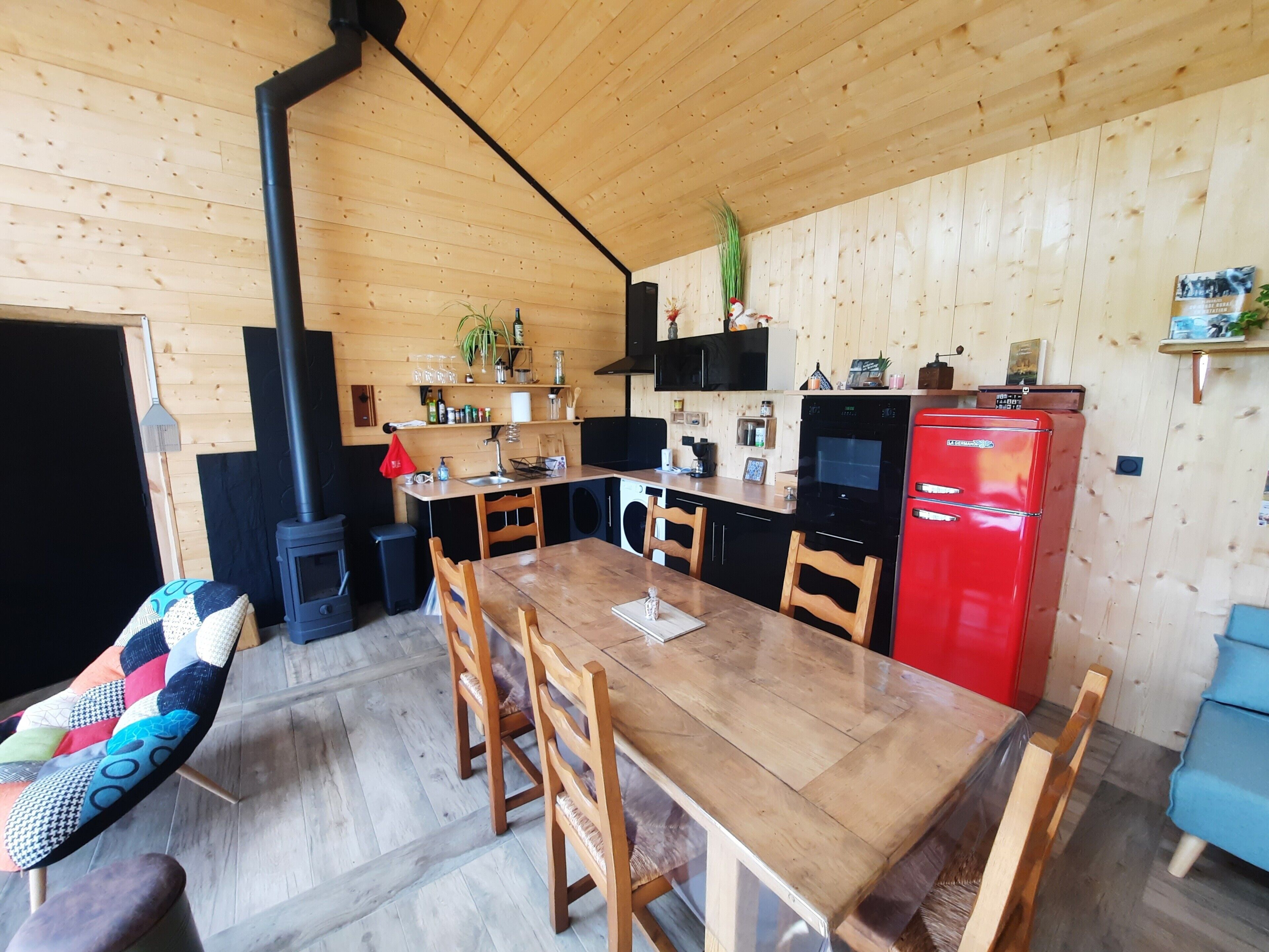 Frigorifero, forno, piano cottura, macchina per tè/caffè