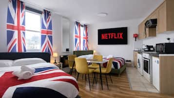 Iron/ironing board, travel cot, WiFi, bed sheets