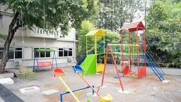 Área de juegos infantiles al aire libre