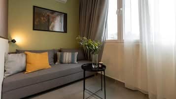 Studio Deluks, 1 Tempat Tidur Queen | Area keluarga | Smart TV