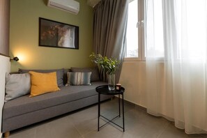 Deluxe Studio, 1 Queen Bed | Living area | Smart TV - The Next Chapter Nilie Hospitality MGMT (Thessaloniki)