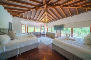 Iron/ironing board, free WiFi, bed sheets - Luxury 10-Bed Mansion•Jacuzzi•Pool•Sauna•Cook&Maid (Medellín)