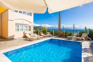 4 bedrooms - Villa Cleo Beach in Mparmpati (Corfu)