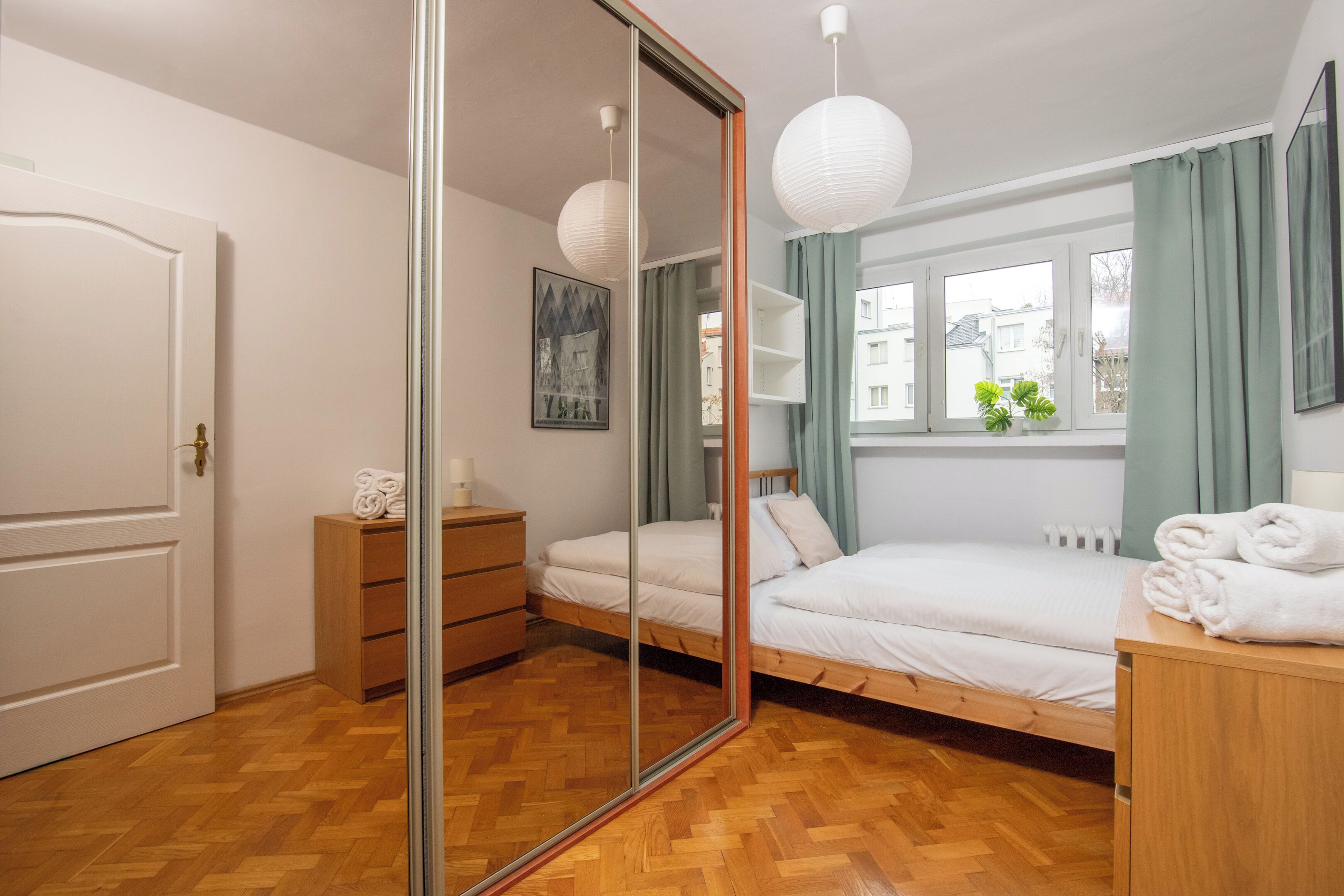 Apartment (2) | Iron/ironing board