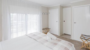 Unclassified image, 4 of 19, button - Albi Celeste - 2/9 Park Road (Jindabyne)
