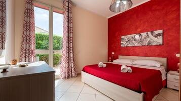 Iron/ironing board, WiFi, bed sheets