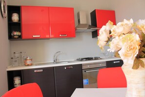 Kühlschrank, Ofen, Herdplatte, Geschirrspüler