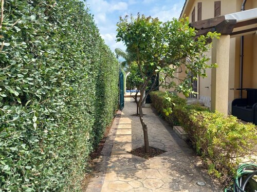 Villa Tiffany avec terrasse privée, Wi-Fi et climatisation, vue sur le jardin