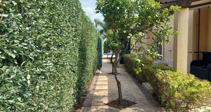 Villa Tiffany avec terrasse privée, Wi-Fi et climatisation, vue sur le jardin