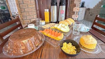 Café da manhã self-service grátis todos os dias