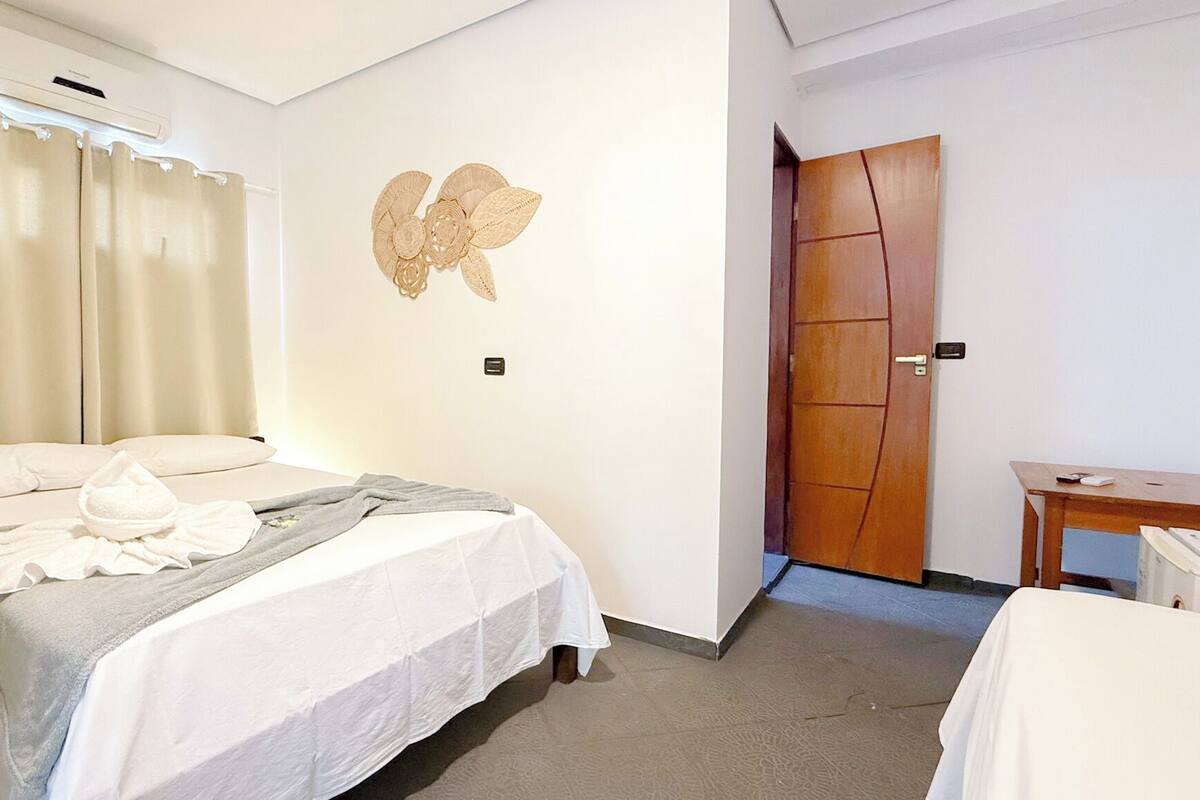 Chambre triple, balcon | Accès au Wi-Fi (inclus)