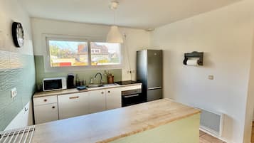 Micro-ondes, four, plaque de cuisson, lave-vaisselle