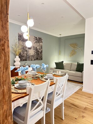 Dining - Apartment "Fewo Sand 10 – Large" with Shared Terrace, Garden & Wi-Fi (Bamberg)