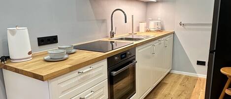 Réfrigérateur, four, plaque de cuisson, lave-vaisselle