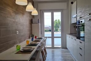 Refrigerador, microondas