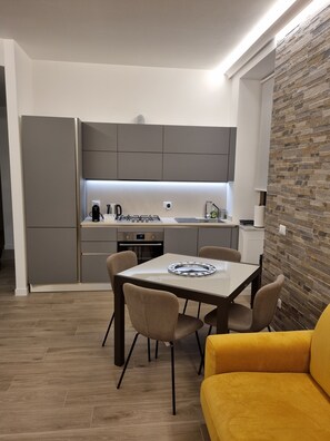 Dining - Delightful apartment recently renovated, central area well connected (Roma)