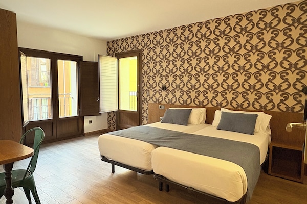 Quarto duplo | Edredons de pluma, cofres nos quartos, Wi-Fi de cortesia, roupa de cama
