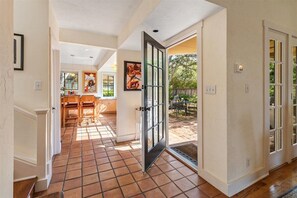 Interior - 3991 Crane House Carmel - Walk to Town and Beach (Carmel)