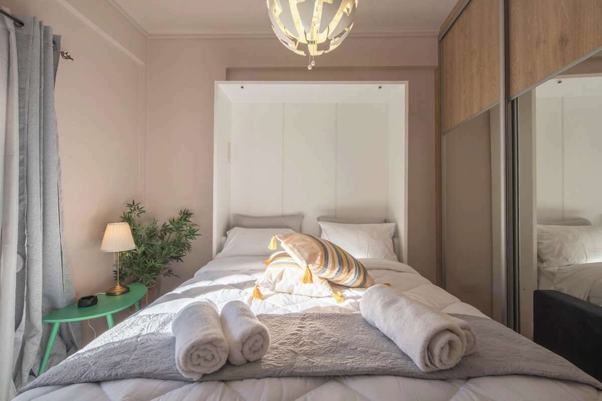 Iron/ironing board, free WiFi, bed sheets