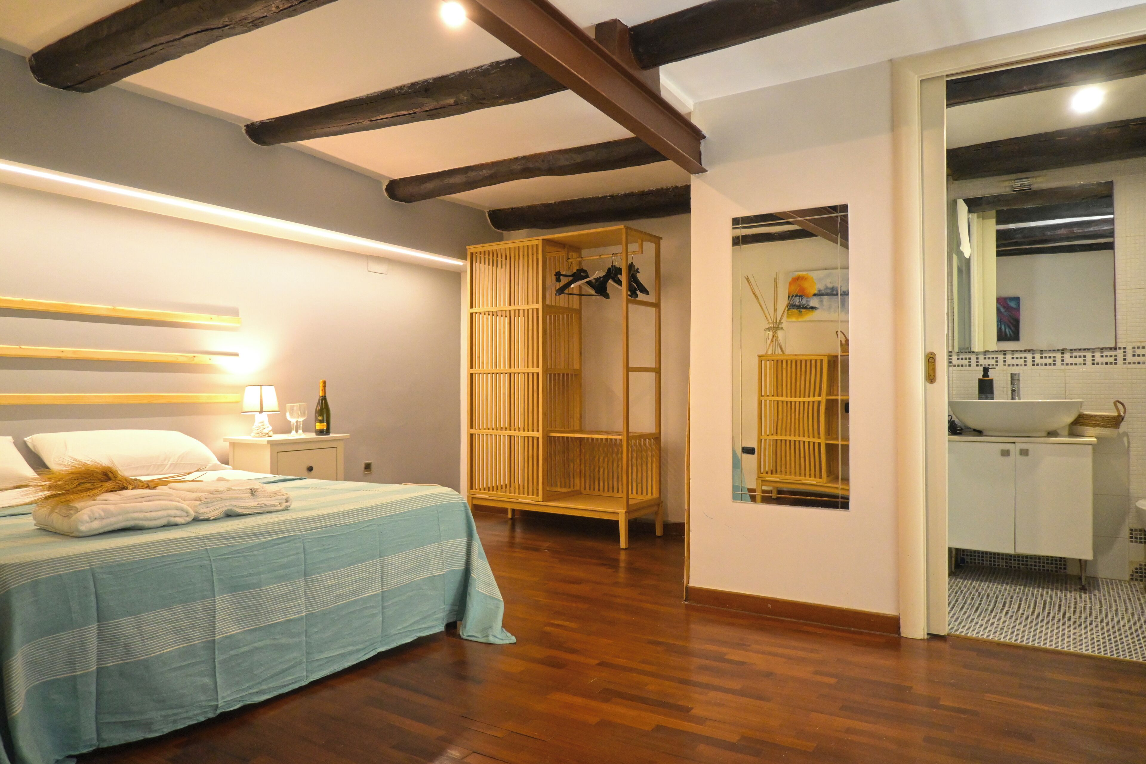 Iron/ironing board, internet, bed sheets