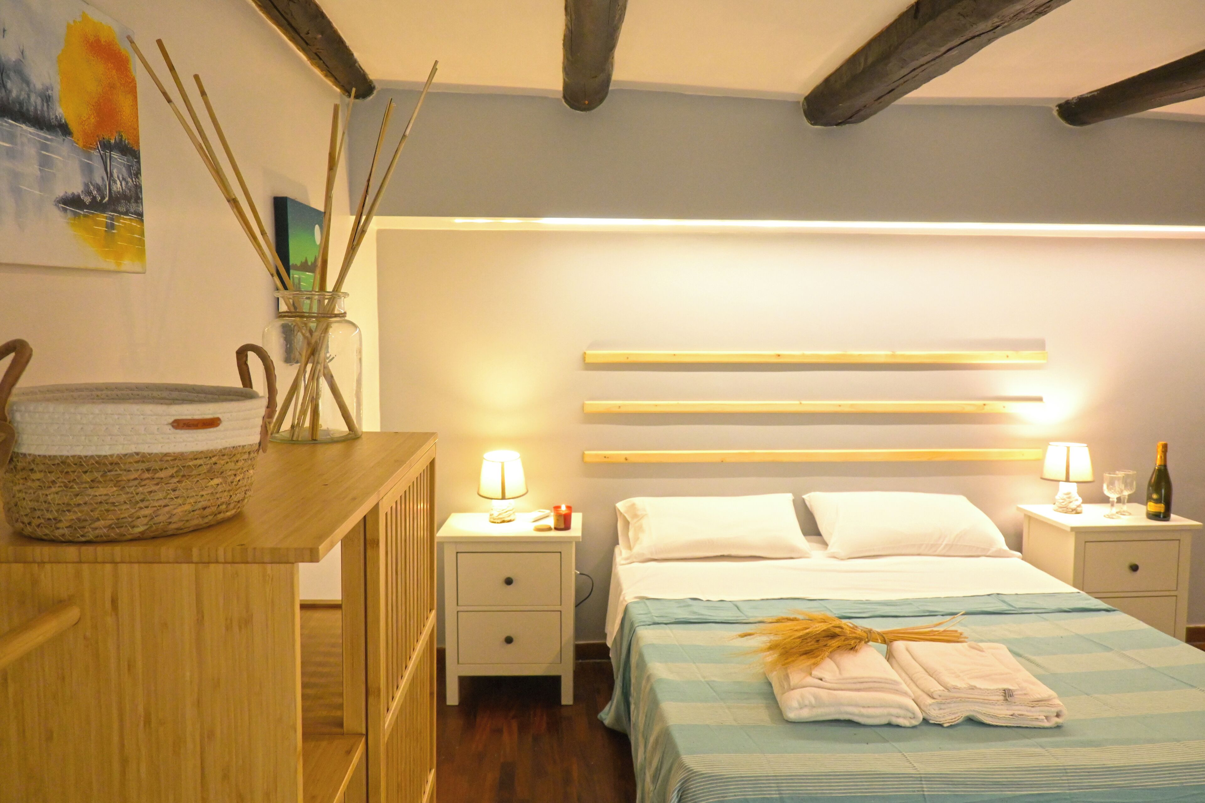 Iron/ironing board, Internet, bed sheets