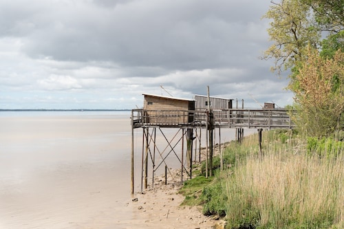 Charming Gite Le Bord de L'eau – Riverside Retreat with Stunning Views