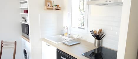 Refrigerador, microondas, horno y parrilla de estufa