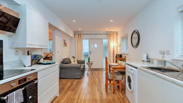 Réfrigérateur, micro-ondes, four, lave-vaisselle