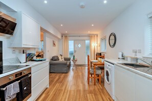 Réfrigérateur, micro-ondes, four, lave-vaisselle